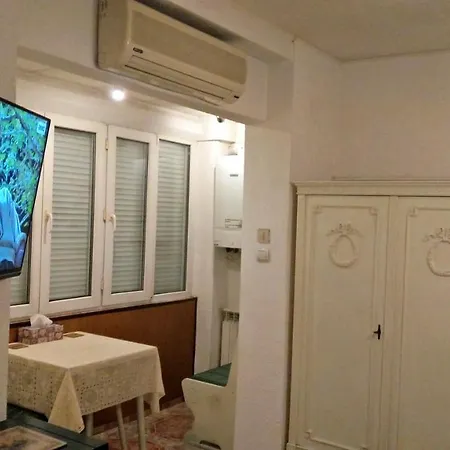 아파트 One Bedroom French Embassy *
