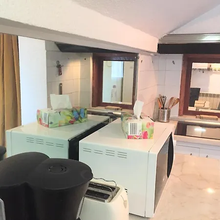 One Bedroom French Embassy Апартаменты